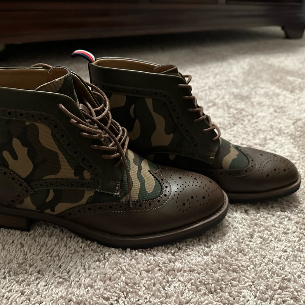 Men’s leather and Camo Dress boot NWOT